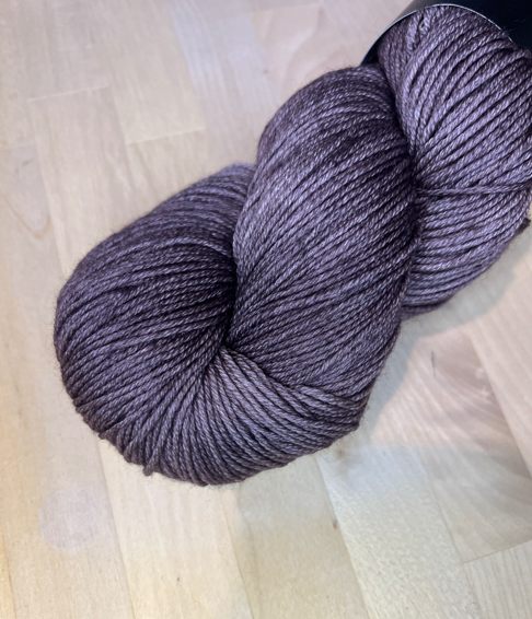 Mayflower Amadora – Håndfarvet merinogarn